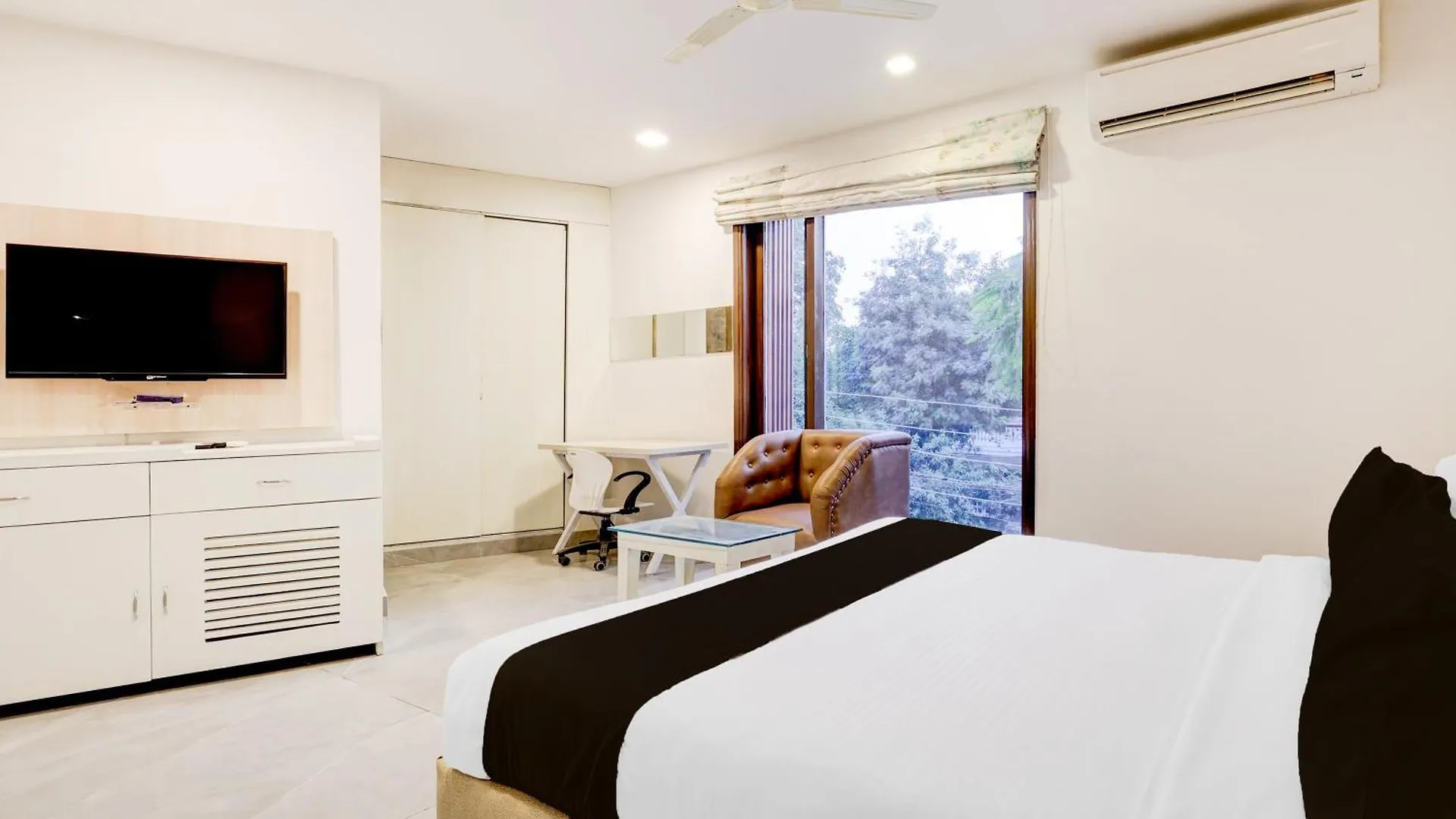 ****  Townhouse T Block Sector 24 Hotel Gurgaon India